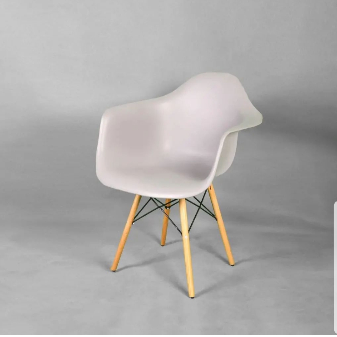صندلی مدل ایزی فایبرگلاس پایه ایفلی چوبی